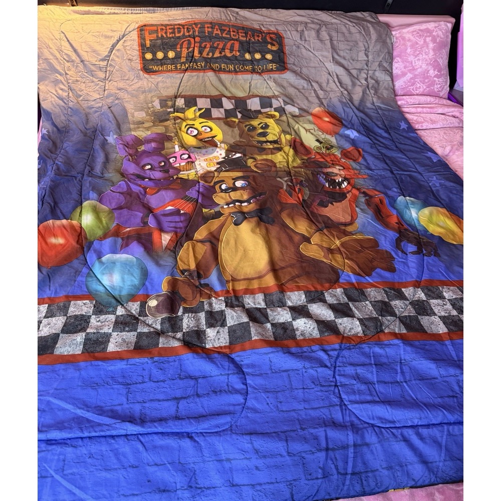 Five Nights at Freddy's Reversible Twin Comforter Bed 64x86